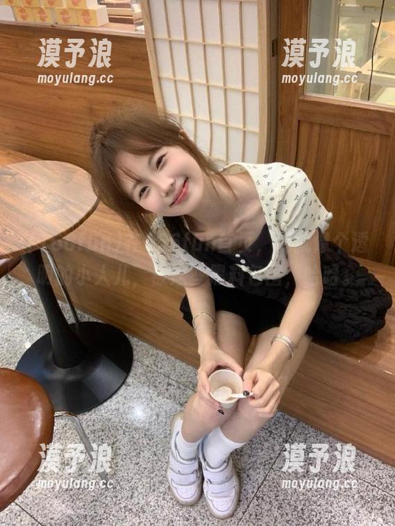 在166fun首页，我就像个透明的小人儿，被这些黑料包围，哈哈。