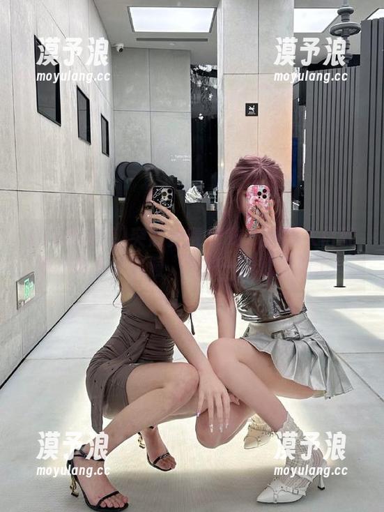 突然觉得17吃瓜网的入口就像打开了个黑洞，咻的一声就不见了！