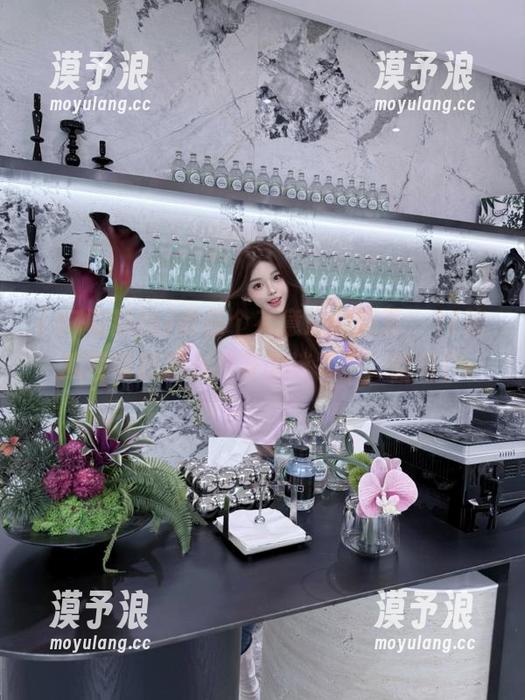17吃瓜网 真是个有意思的网页,17吃瓜网带我进入八卦的迷雾中,哈哈!