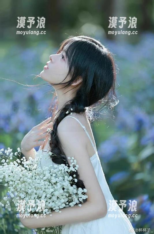 51cg苹果版：一边滑手机一边为别人的瓜操心