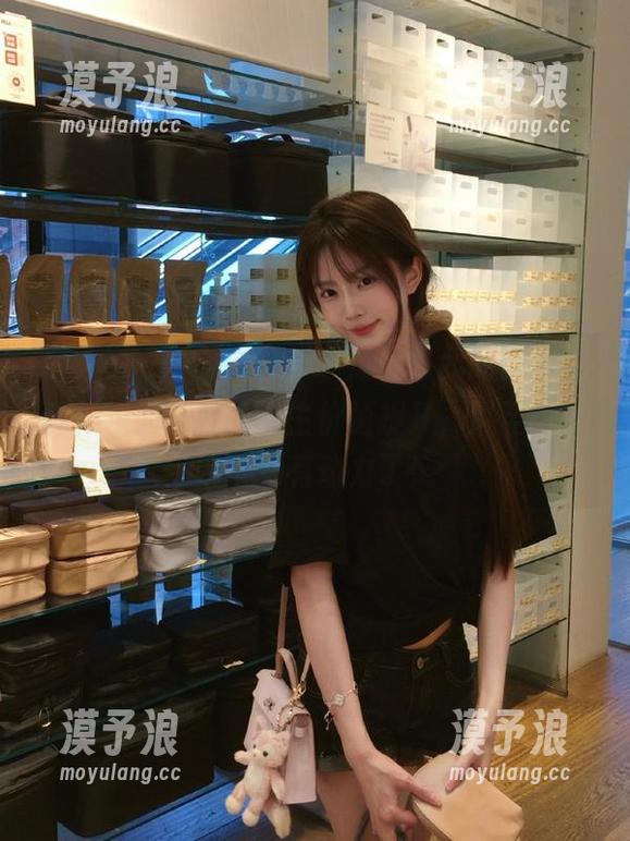 “51cg10”成为了我的资源宝库，瞬间让我的人生价值提升，甚至连洗碗都更有动力了！