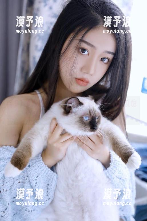 91今日吃瓜 91今日吃瓜网页:这瓜也太大了吧,怕我一嘴咬不下去!