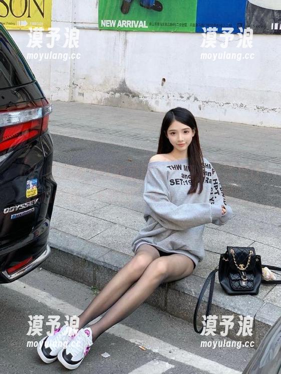 91吃瓜网 91吃瓜网站视频,看完后让我心中的‘干巴巴’化为‘哈哈哈’!