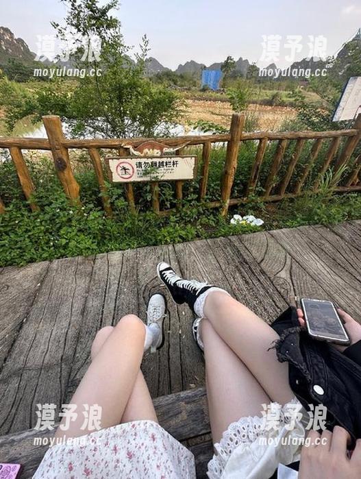 91吃瓜群众 直达91吃瓜群众:无意间见到那对走亲戚的,互动好温馨
