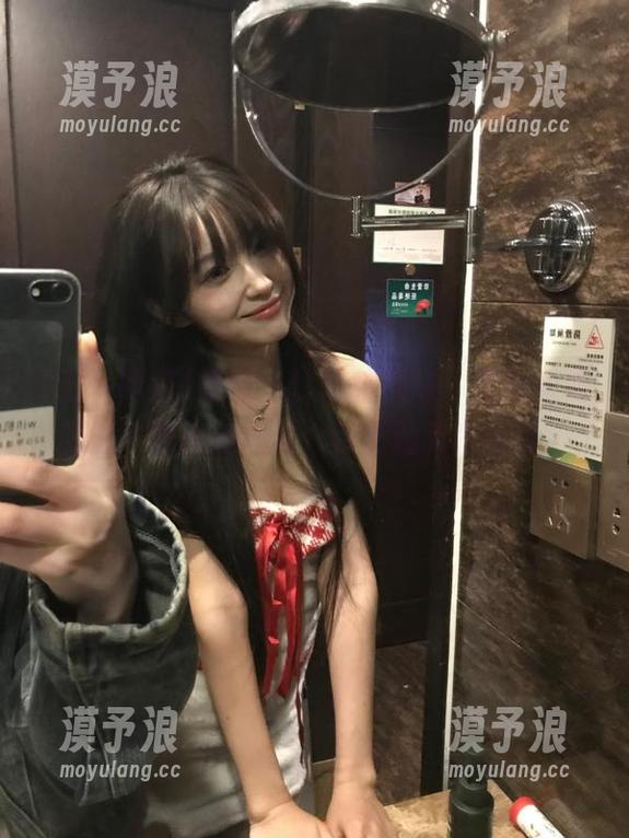 顿时一口黑暗风味，无意间滑到五一吃瓜的网址，今天的大瓜真香。