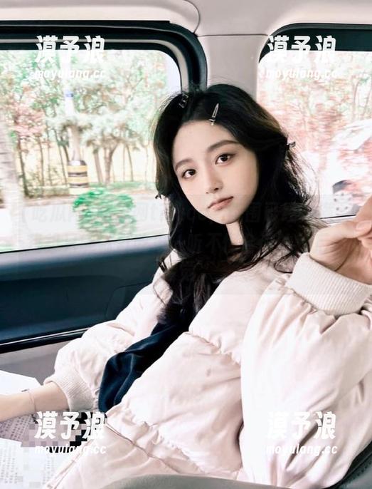吃瓜网 吃瓜网t7wcc,氛围已经拉满,我却只能默默吃瓜…听不懂台词的我后知后觉。