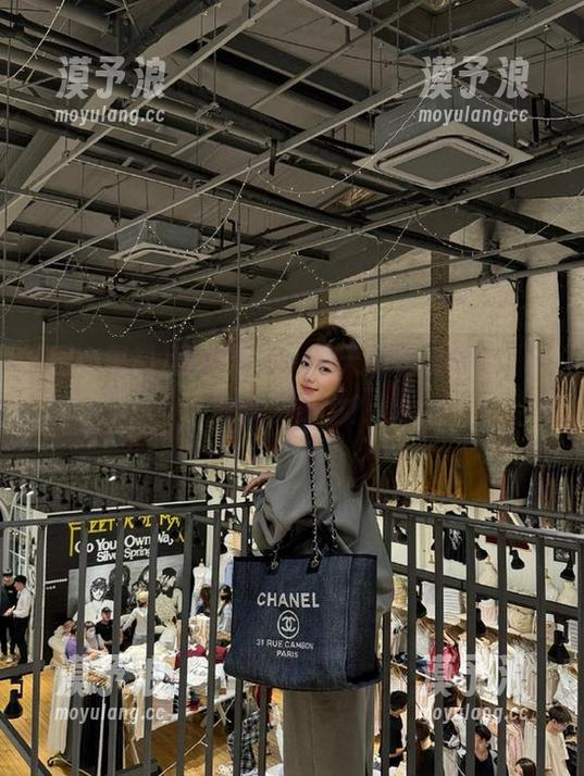 国产黑料 国产黑料:今天的吃瓜线路,你收获了多少?