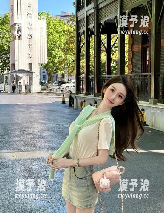 它在等你，赶快下载“明星黑料”，别让你的嘴偷懒啊！