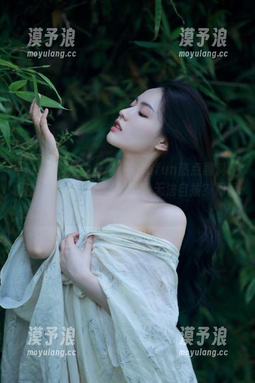 为什么“166fun热点黑料”网站就像蜂蜜，吸引得我无法自拔？周围一片甜腻腻～