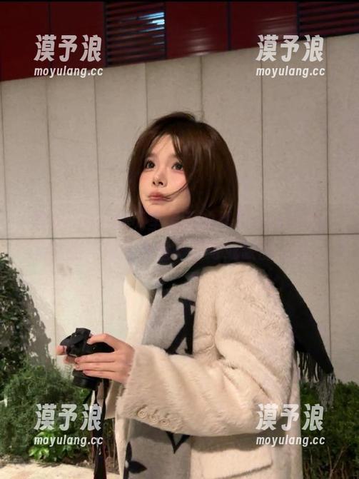 网页里显示的黑料app消息，果然是“深夜食堂”不可或缺的点心。