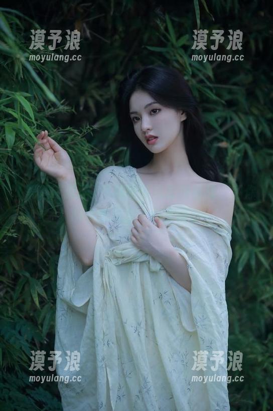 黑料吃瓜网官网在线，和你的小道消息一同上路。