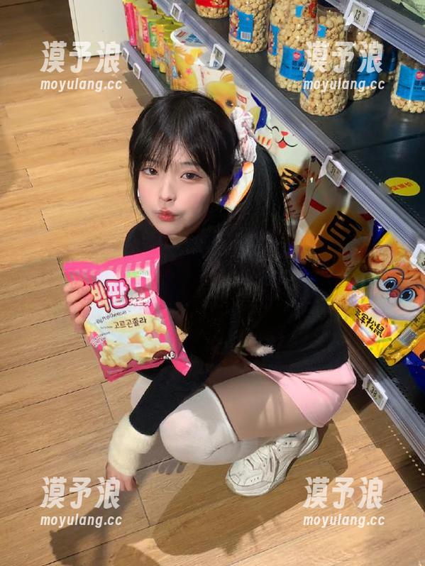 黑料在线下载一键搞定，这内容不全是年少轻狂吗？